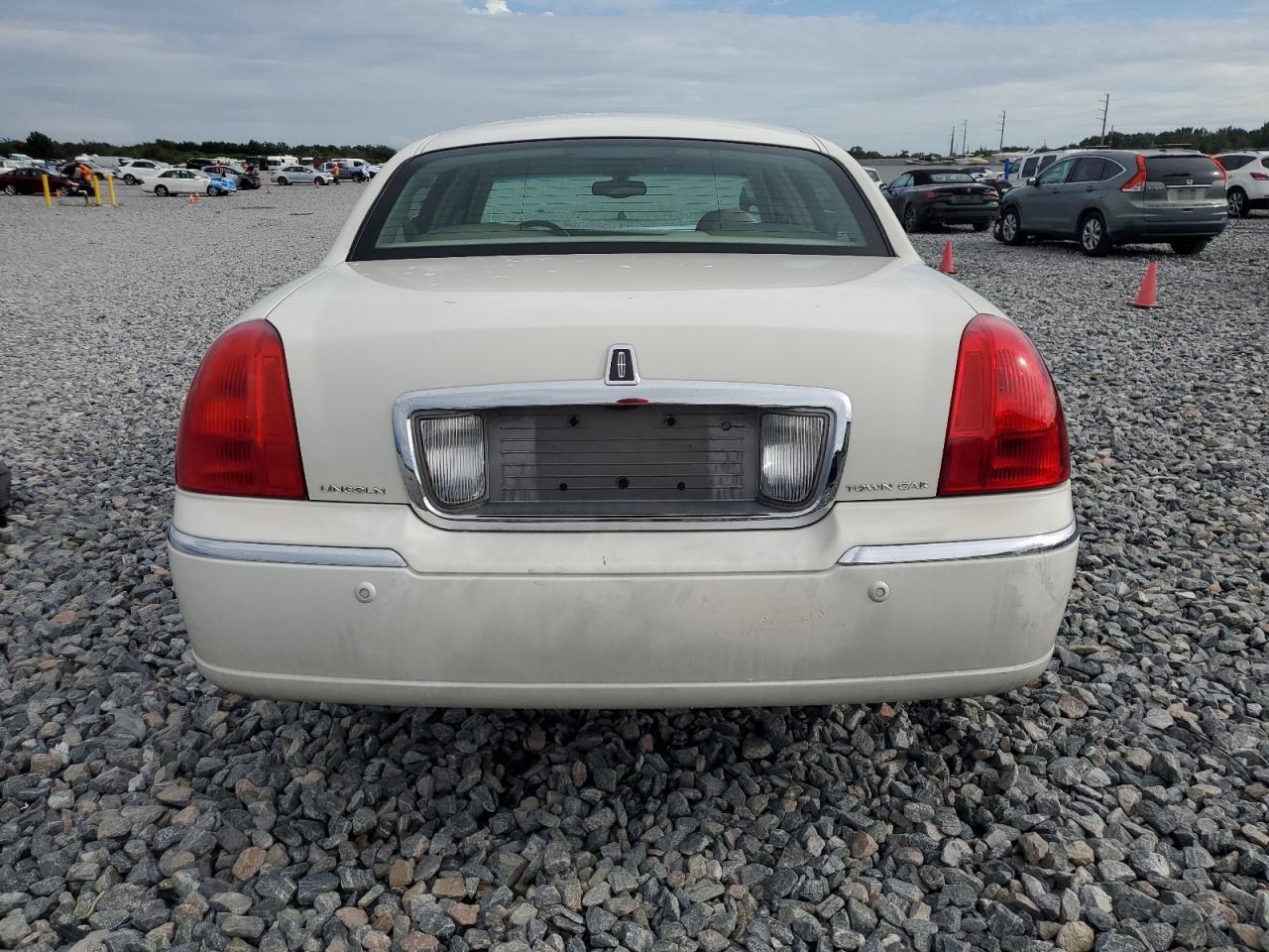 2003 LINCOLN Town Car