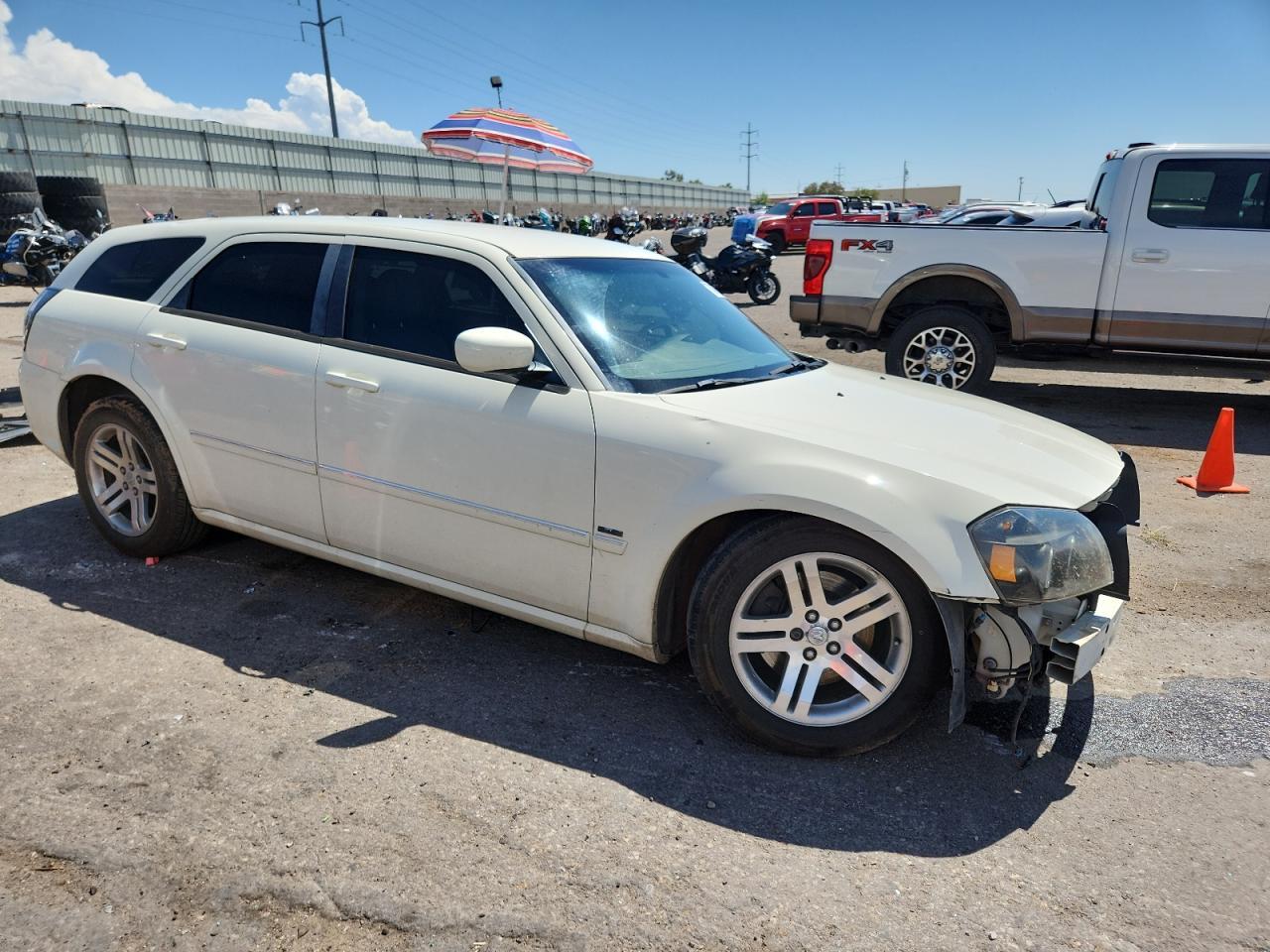 2005 DODGE MAGNUM