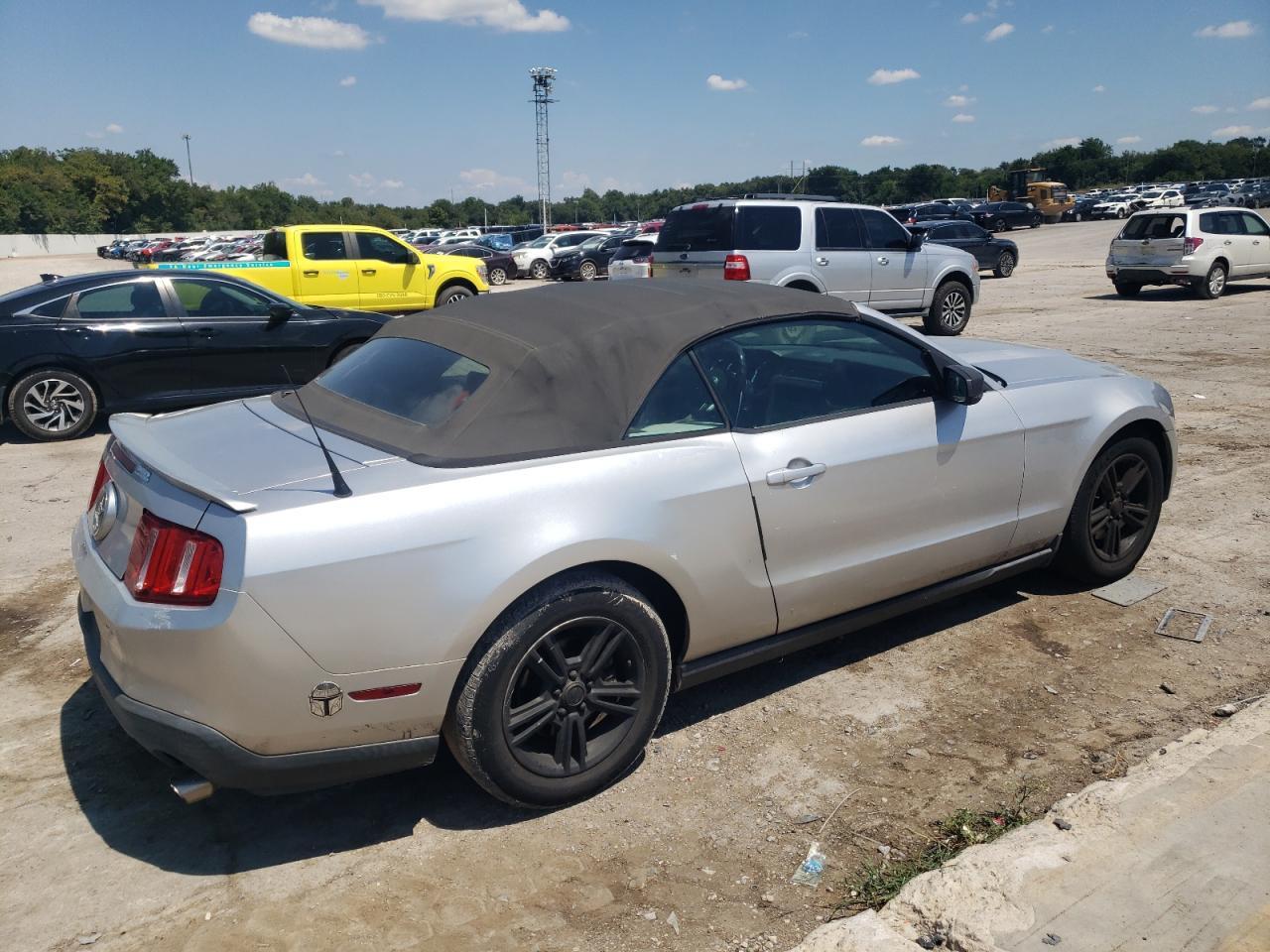 2011 FORD MUSTANG