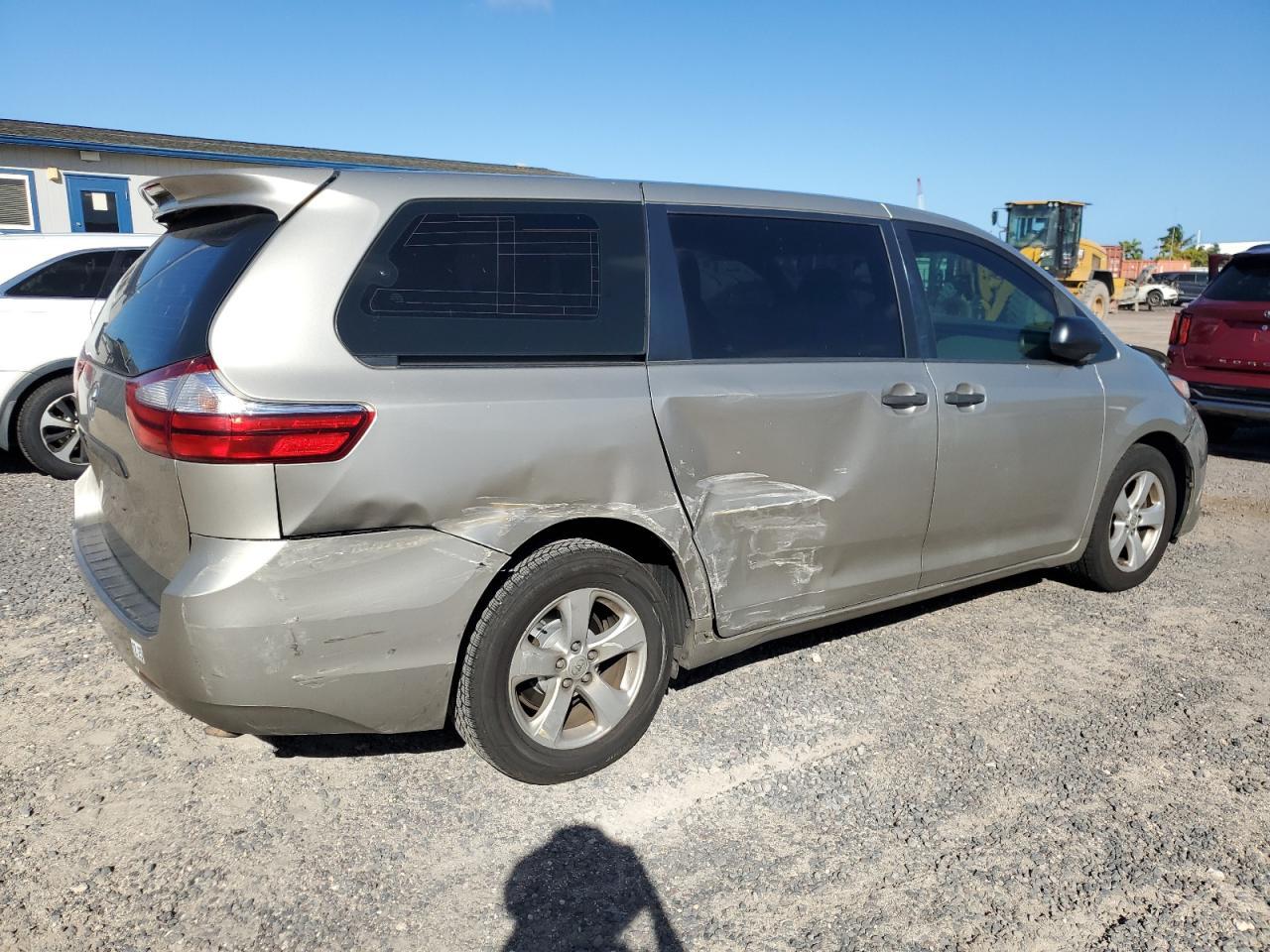 2017 TOYOTA SIENNA