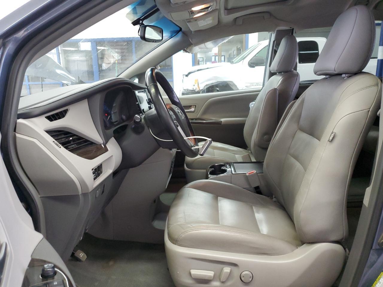 2015 TOYOTA SIENNA