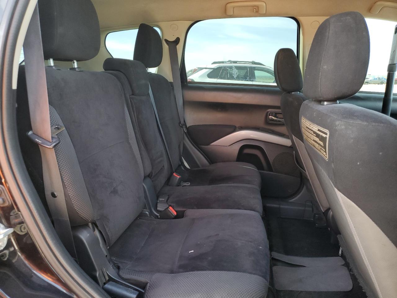 2013 MITSUBISHI outlander