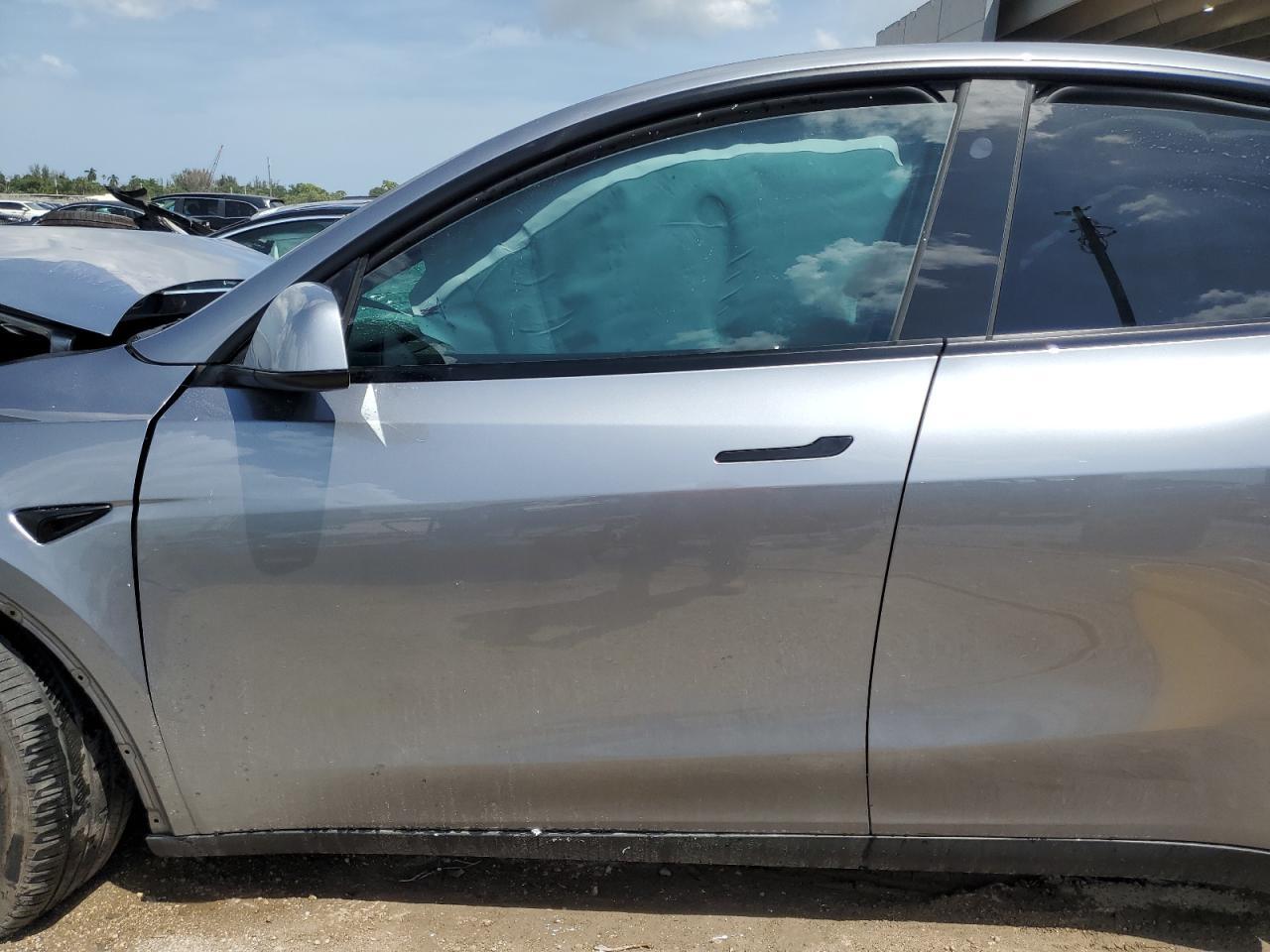 2025 TESLA MODEL Y