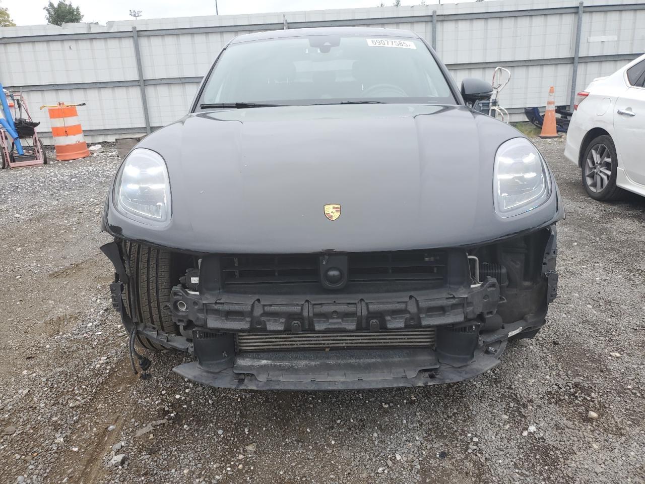 2022 PORSCHE Macan