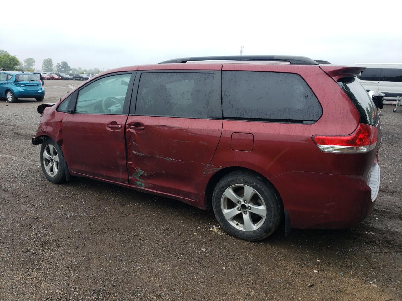 2011 TOYOTA SIENNA