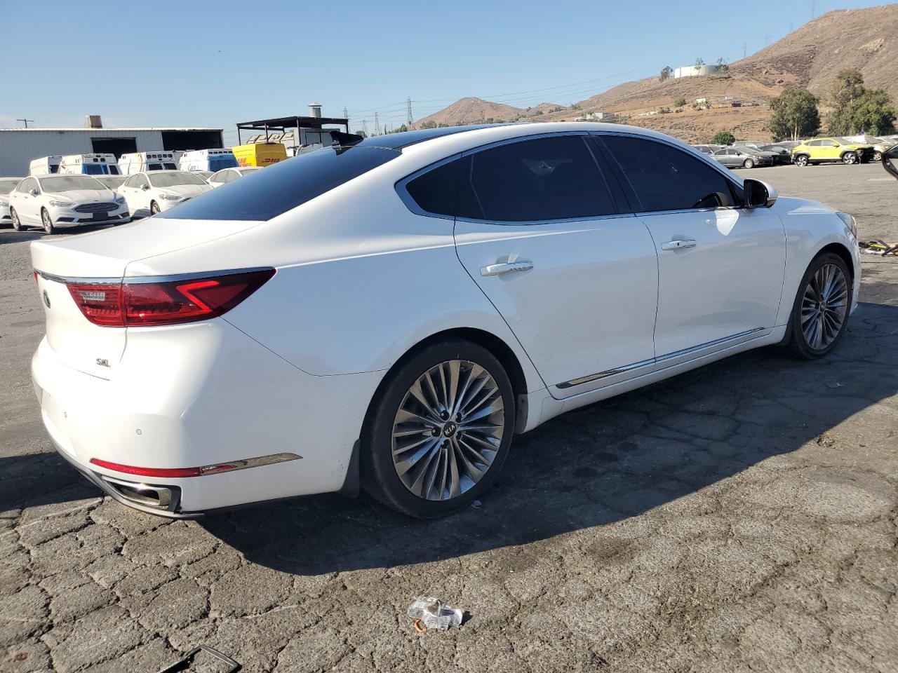 2017 KIA Cadenza