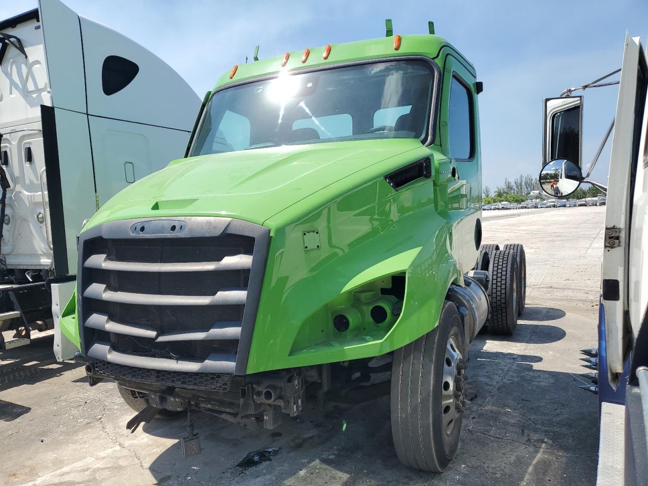 2021 FREIGHTLINER CASCADIA