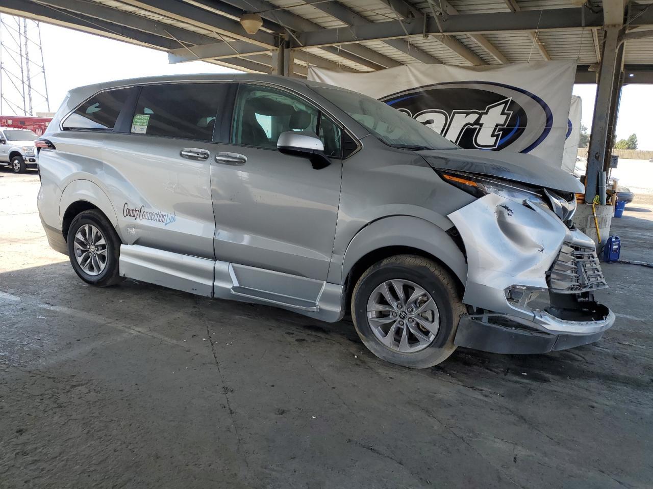 2022 TOYOTA SIENNA