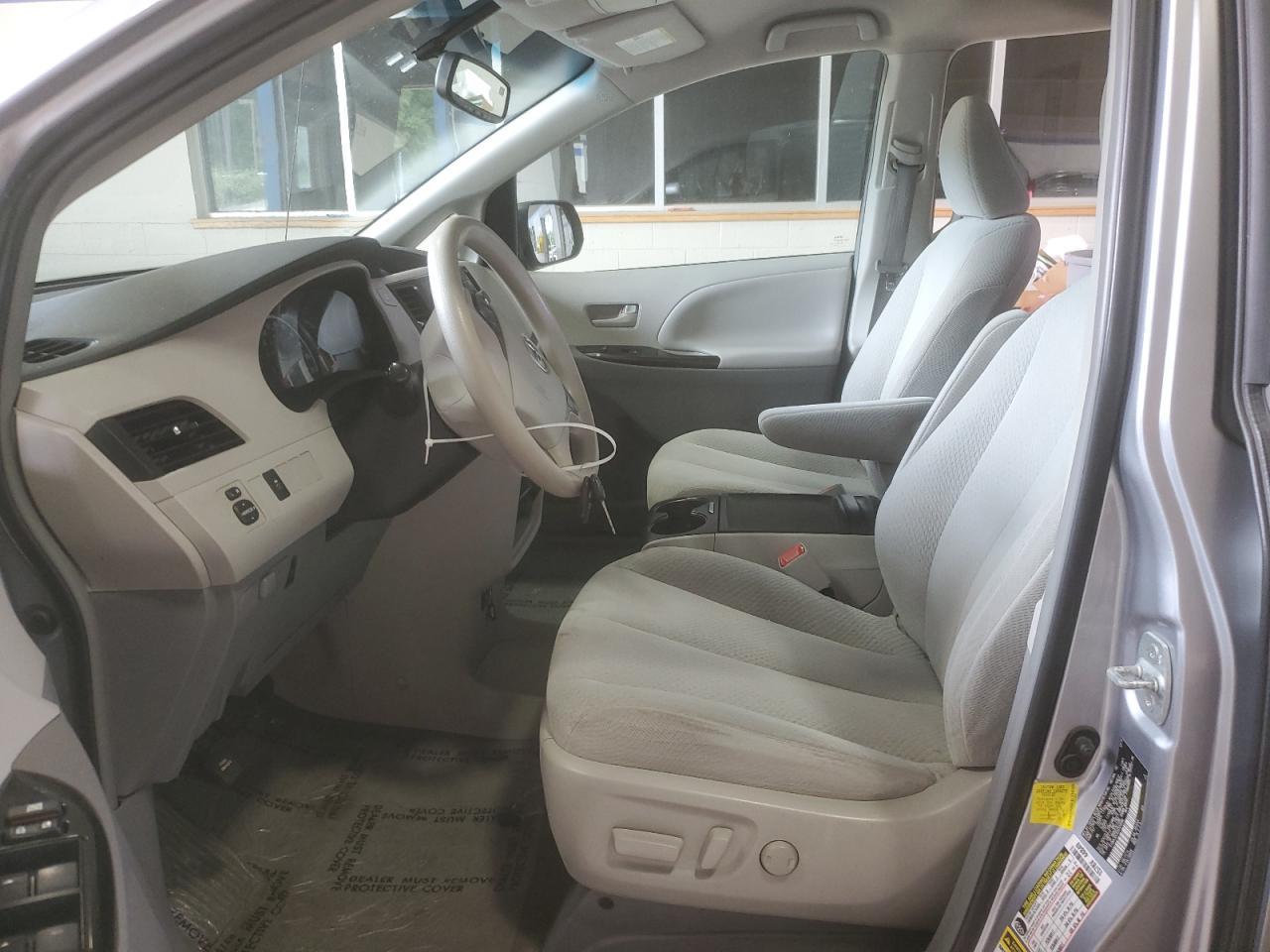 2013 TOYOTA SIENNA