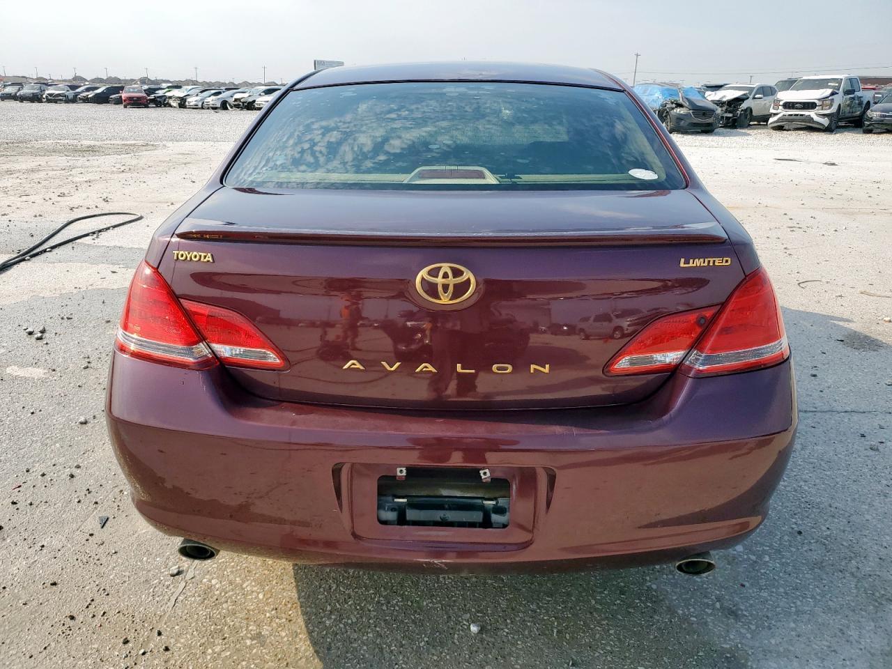 2005 TOYOTA Avalon
