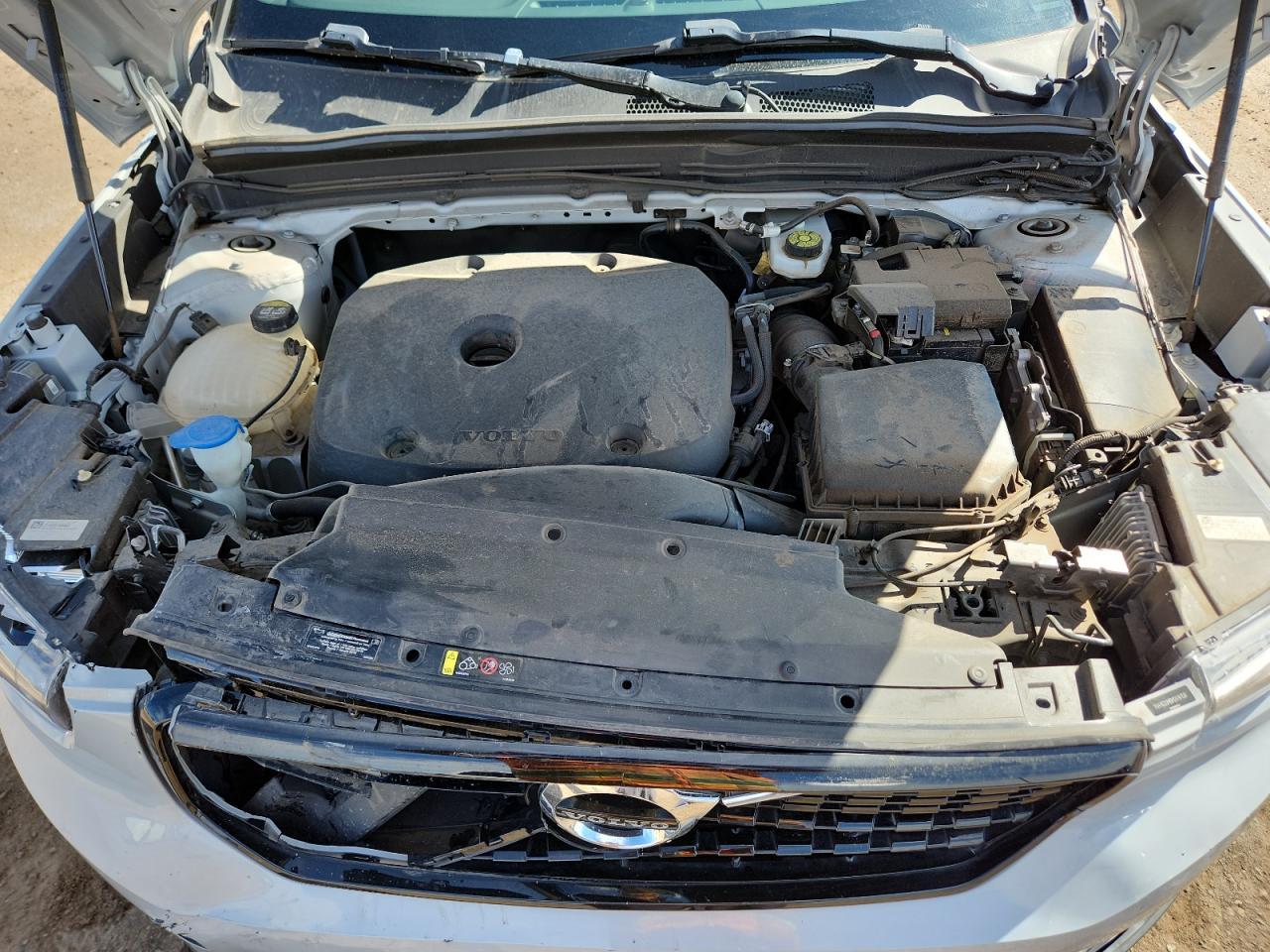 2021 VOLVO XC40