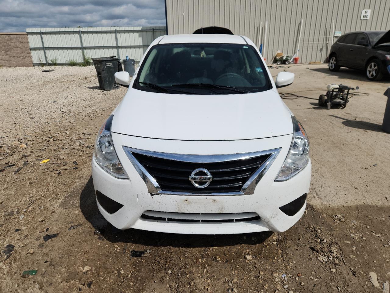 2017 NISSAN VERSA