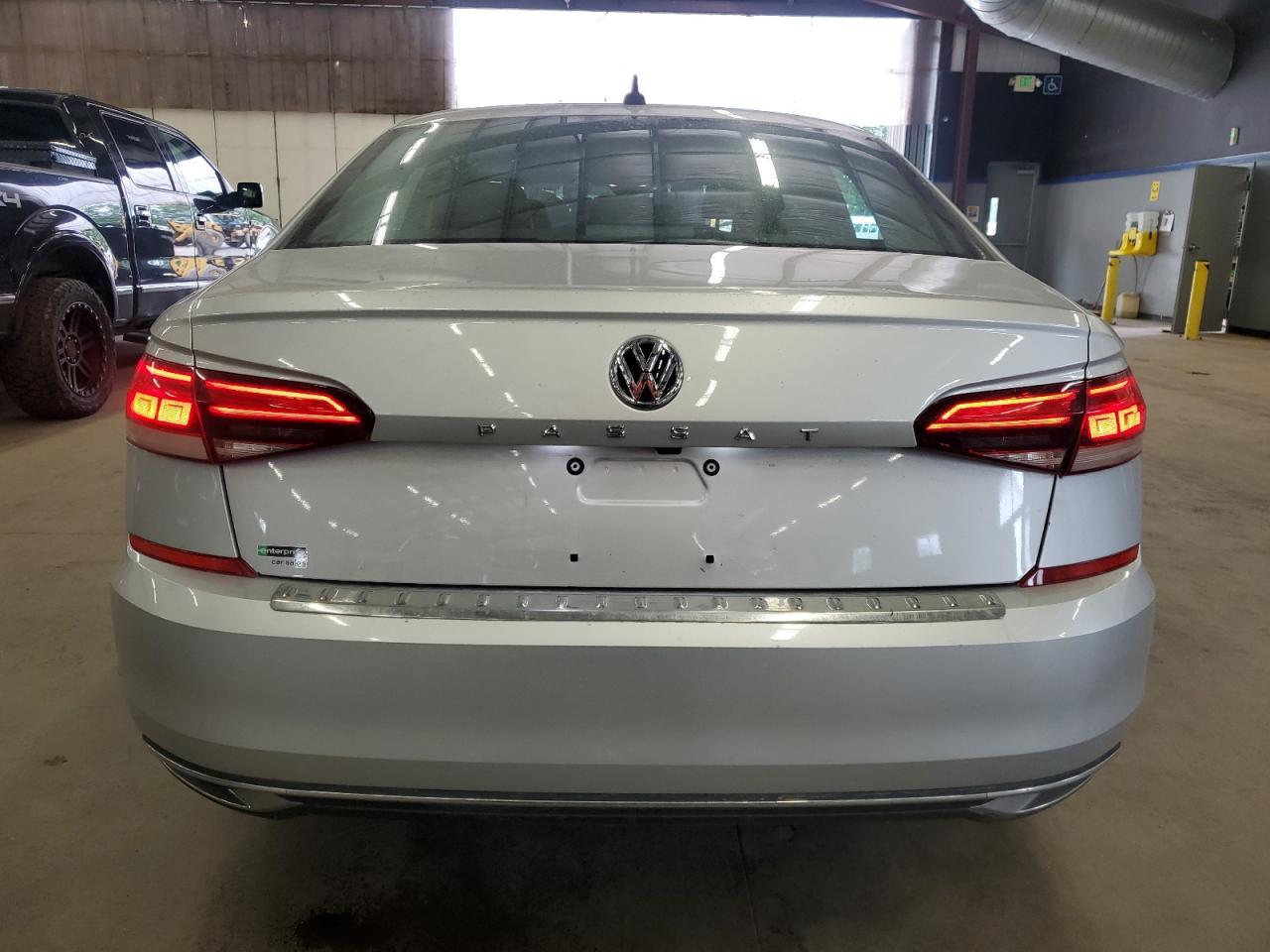 2021 VOLKSWAGEN Passat