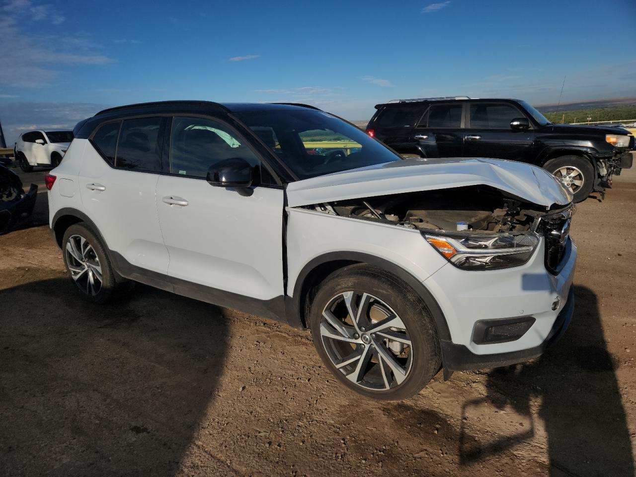 2021 VOLVO XC40