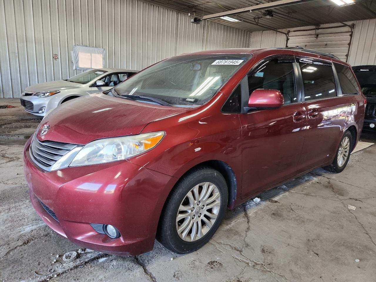 2013 TOYOTA SIENNA