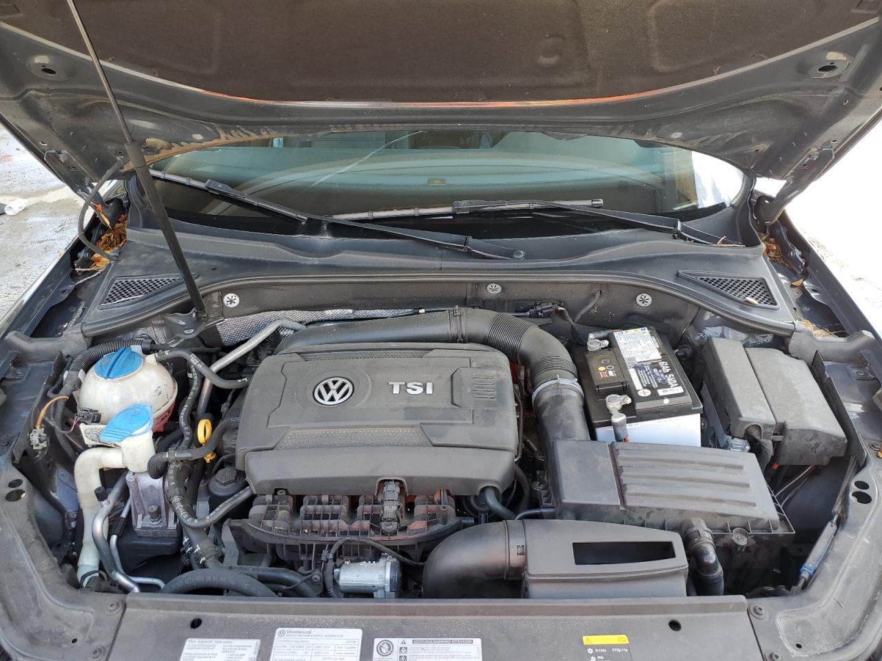 2017 VOLKSWAGEN Passat
