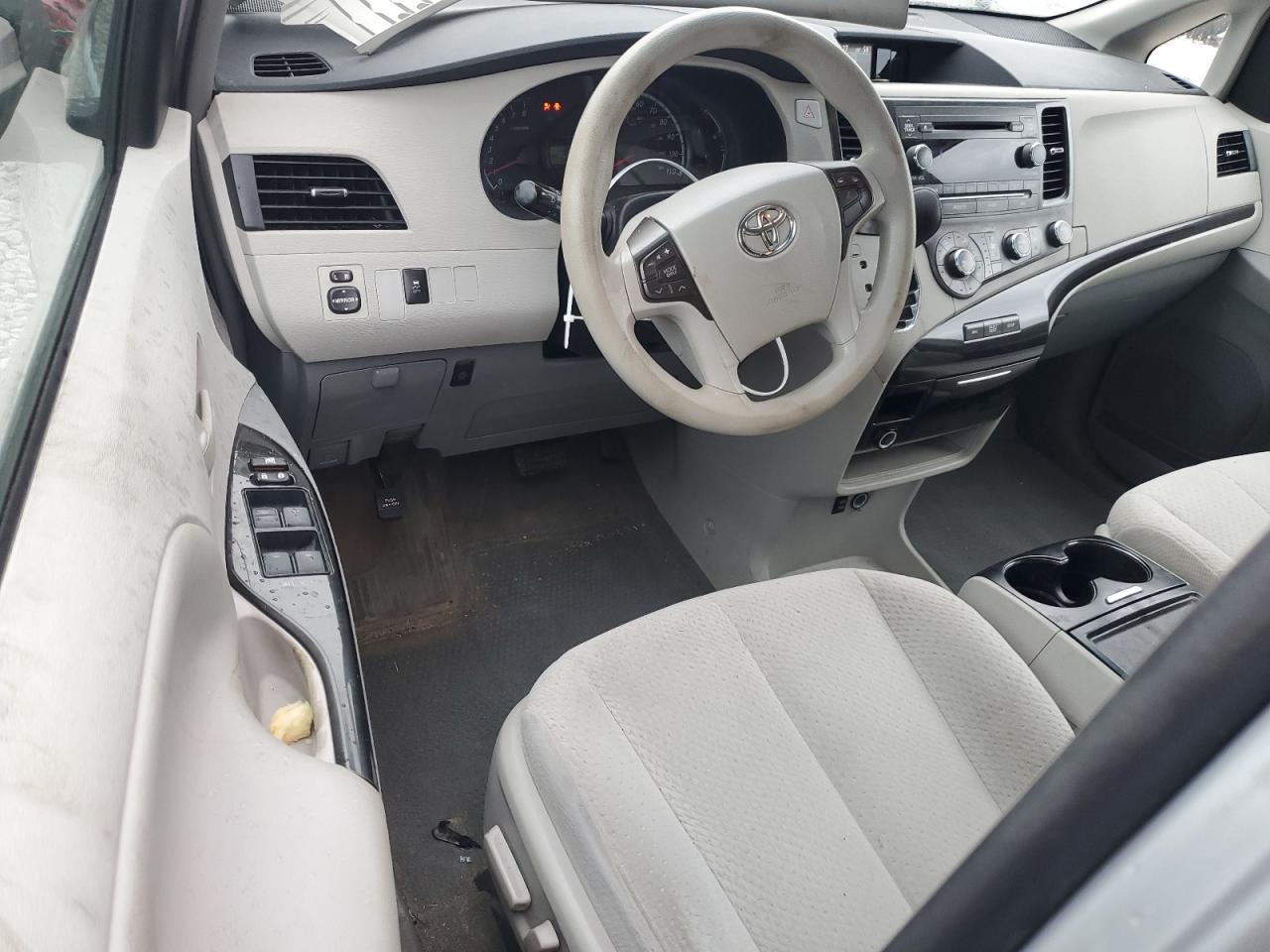2012 TOYOTA SIENNA
