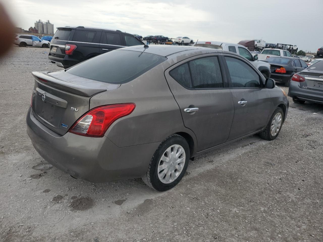 2014 NISSAN VERSA