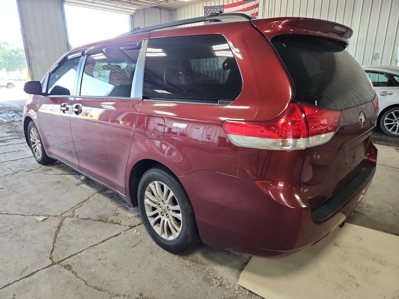 2013 TOYOTA SIENNA