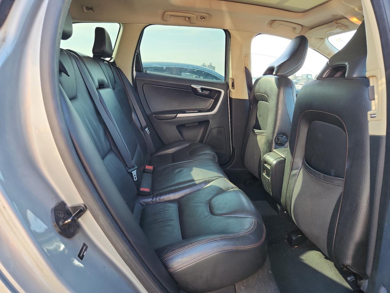 2011 VOLVO XC60