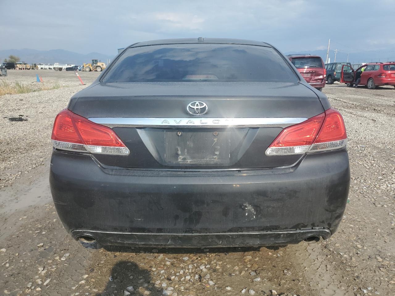 2011 TOYOTA Avalon