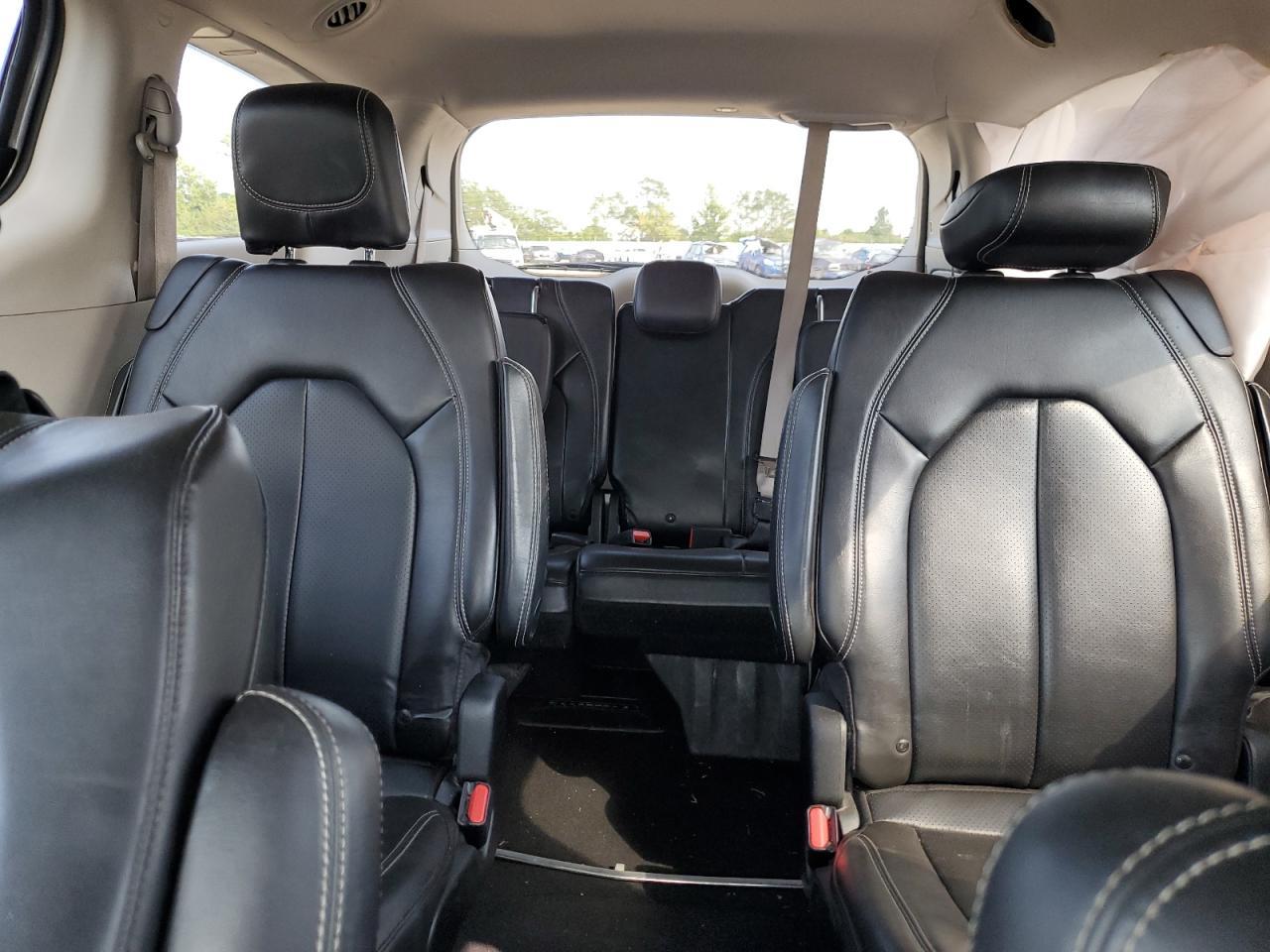 2021 CHRYSLER Voyager