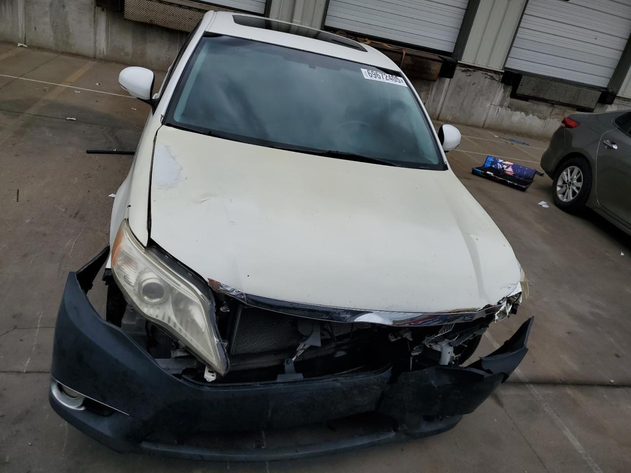 2011 TOYOTA Avalon