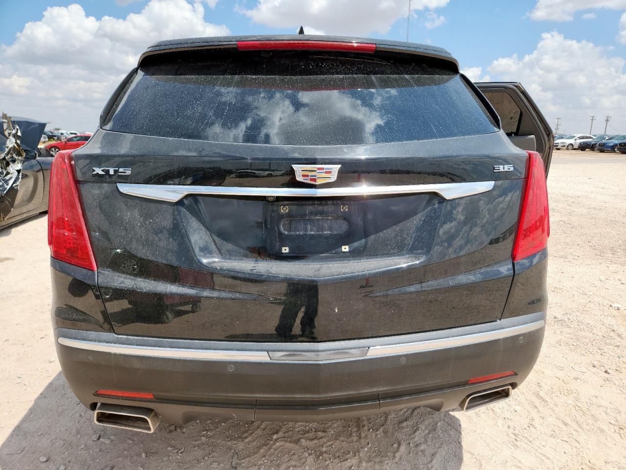 2017 CADILLAC XT5