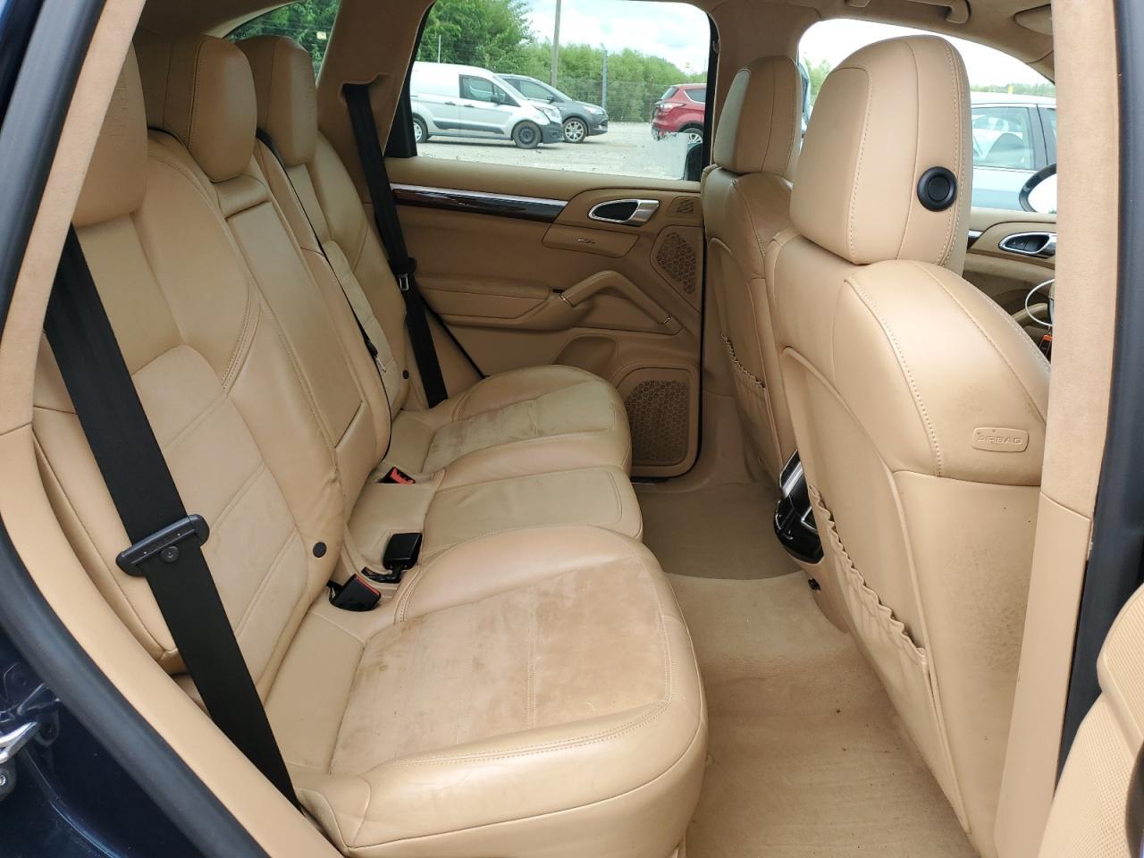 2014 PORSCHE CAYENNE