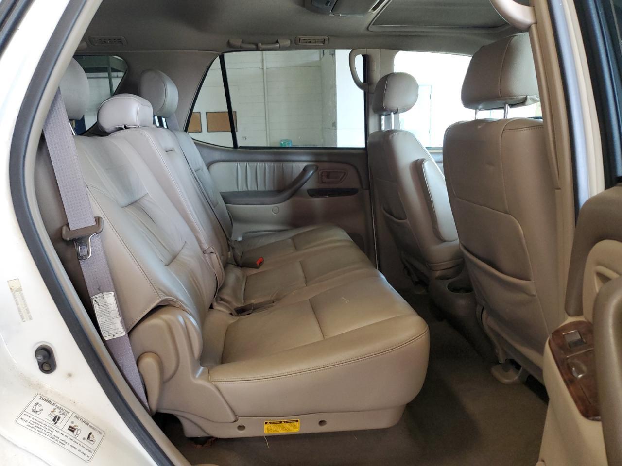 2004 TOYOTA Sequoia
