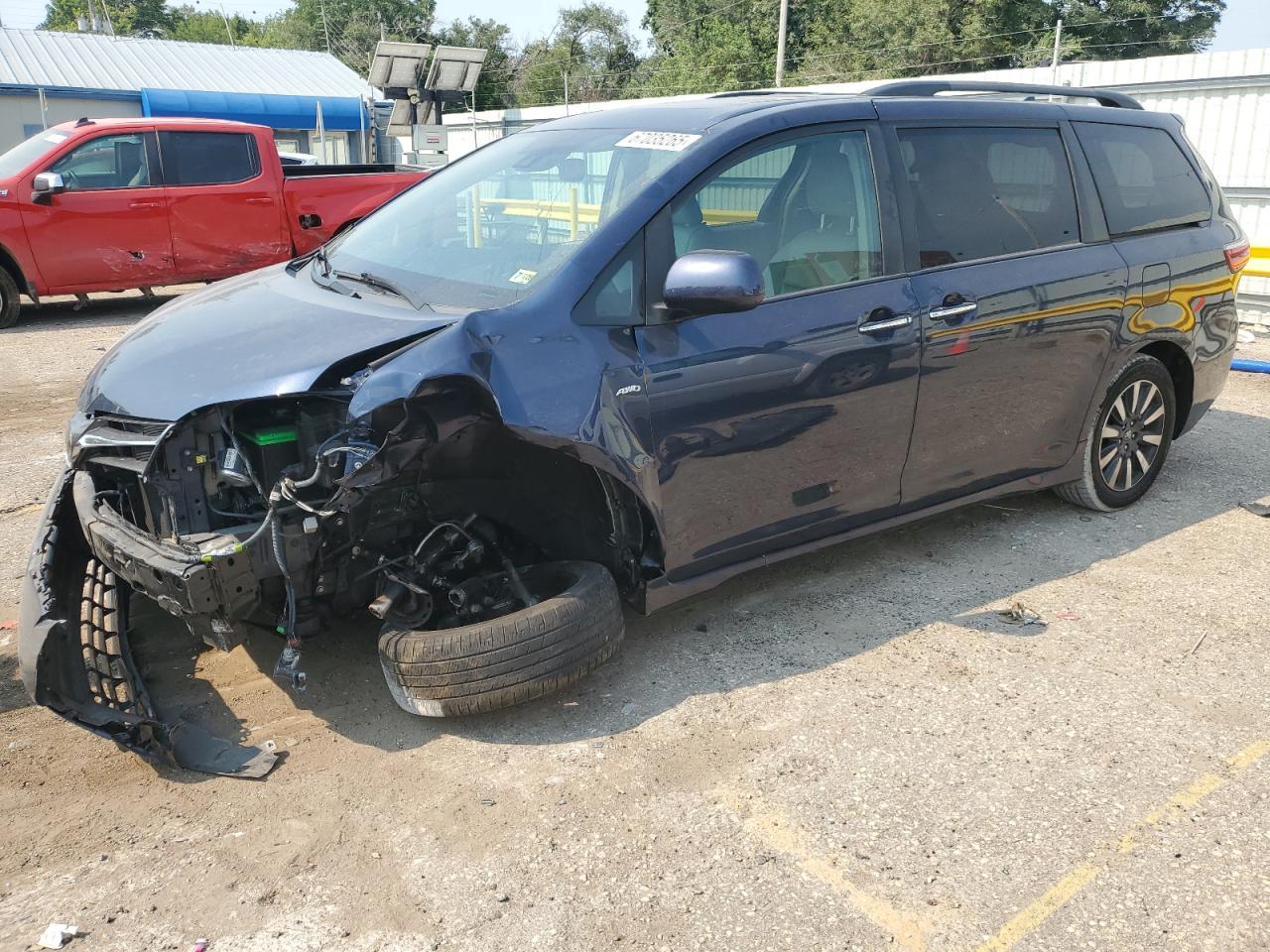 2018 TOYOTA SIENNA