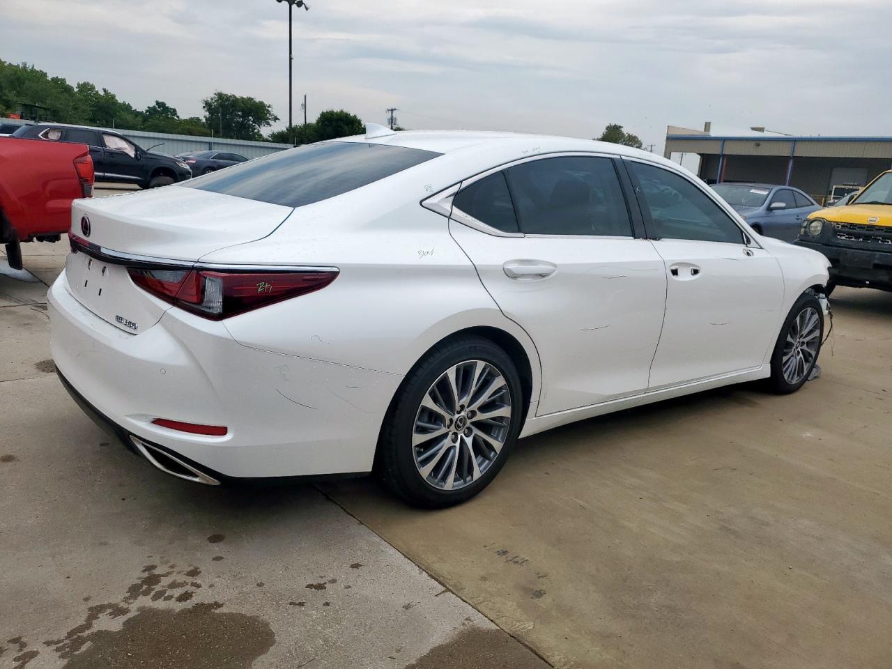 2020 LEXUS Es