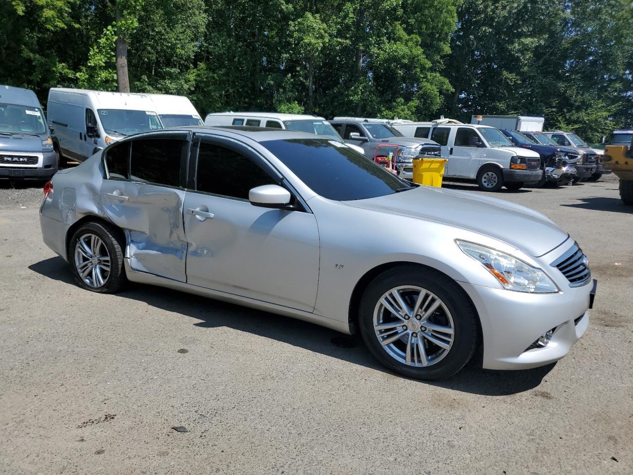 2015 INFINITI Q40