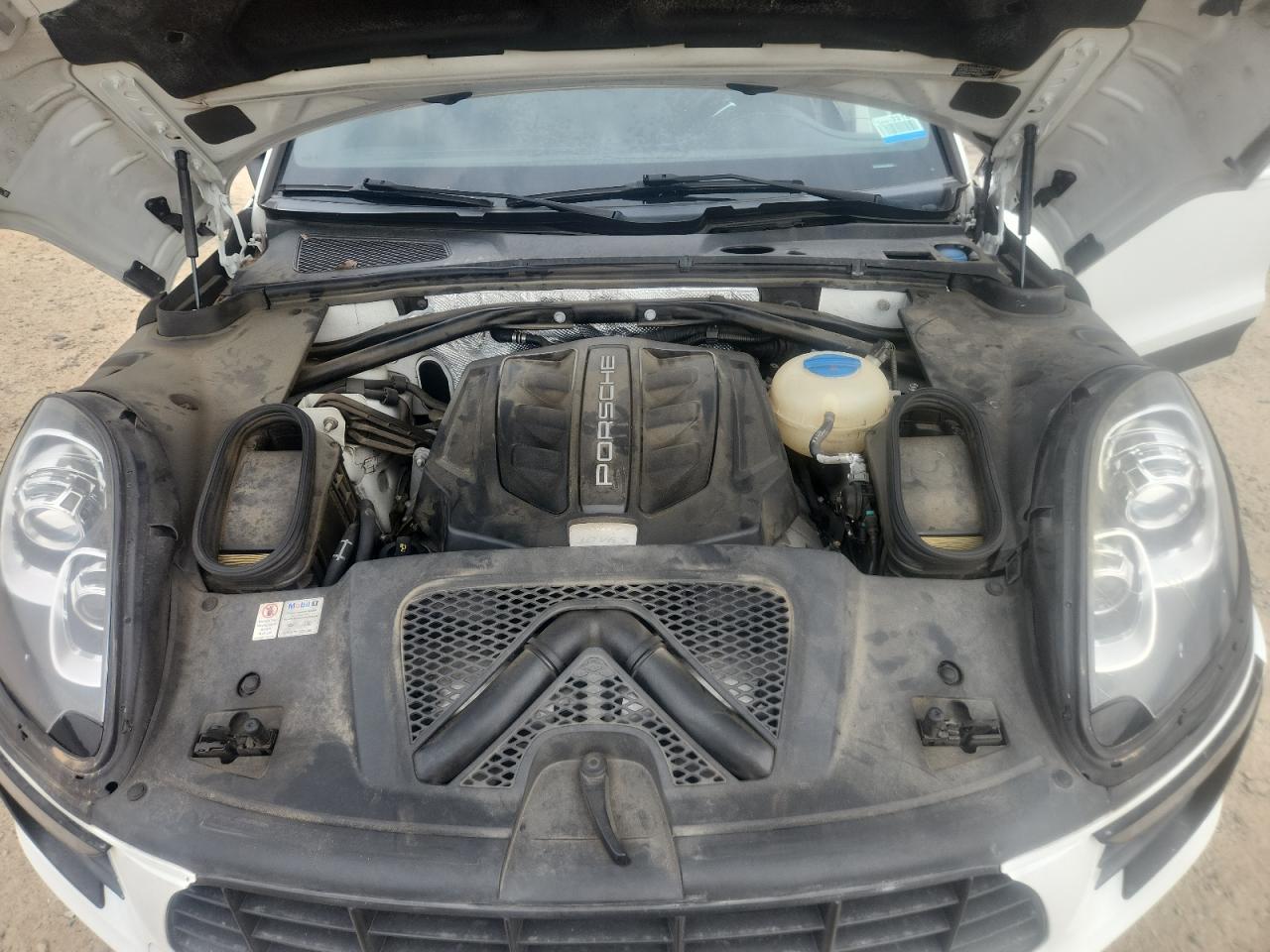 2016 PORSCHE Macan