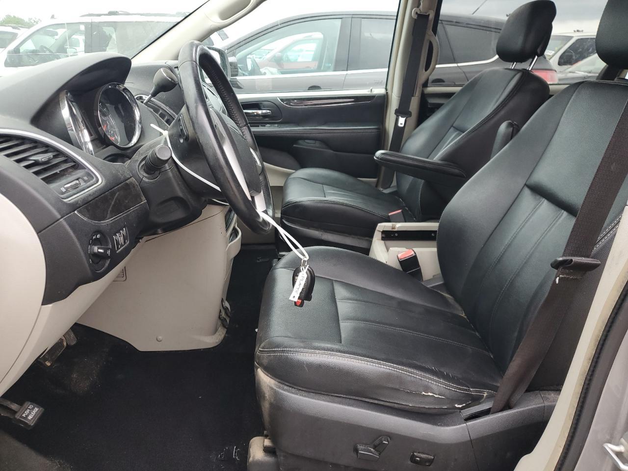 2016 CHRYSLER Town & Country