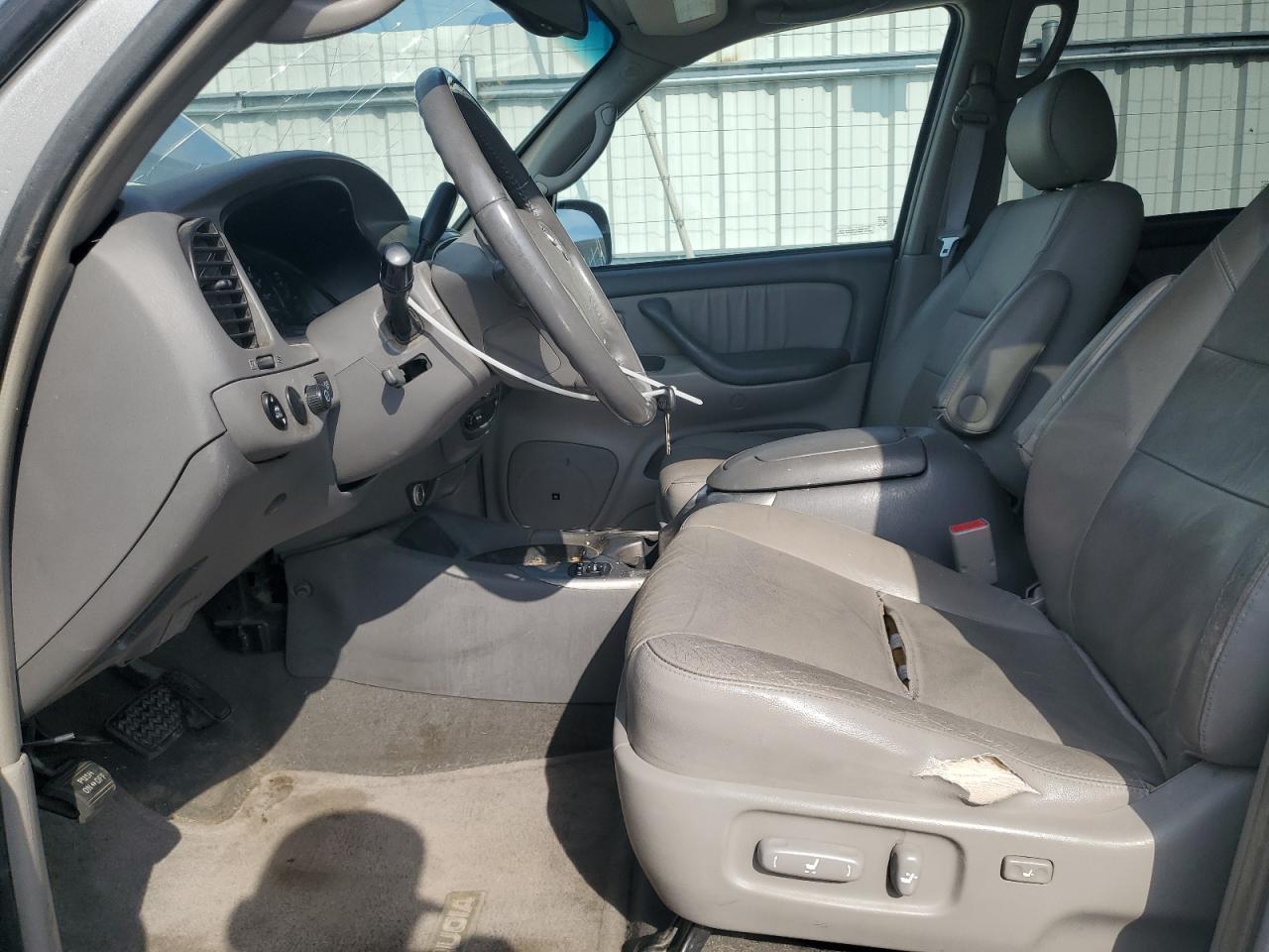 2005 TOYOTA Sequoia
