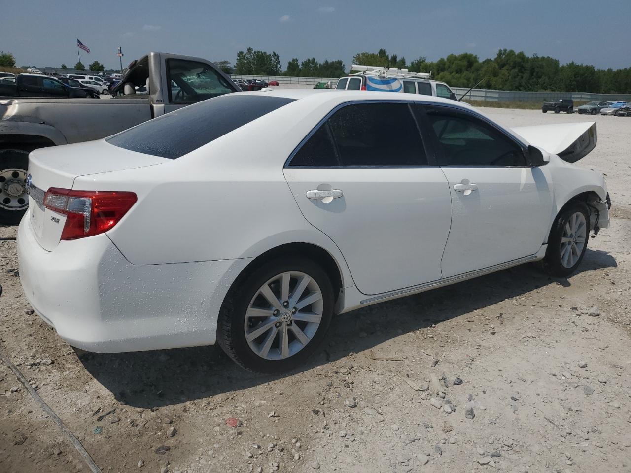 2014 TOYOTA CAMRY