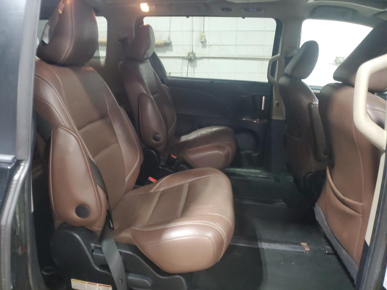2015 TOYOTA SIENNA