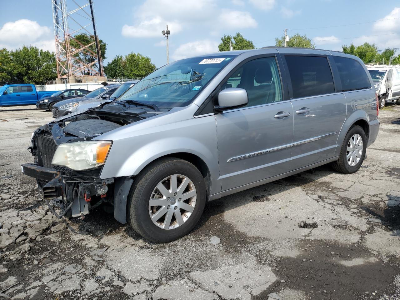 2013 CHRYSLER Town & Country