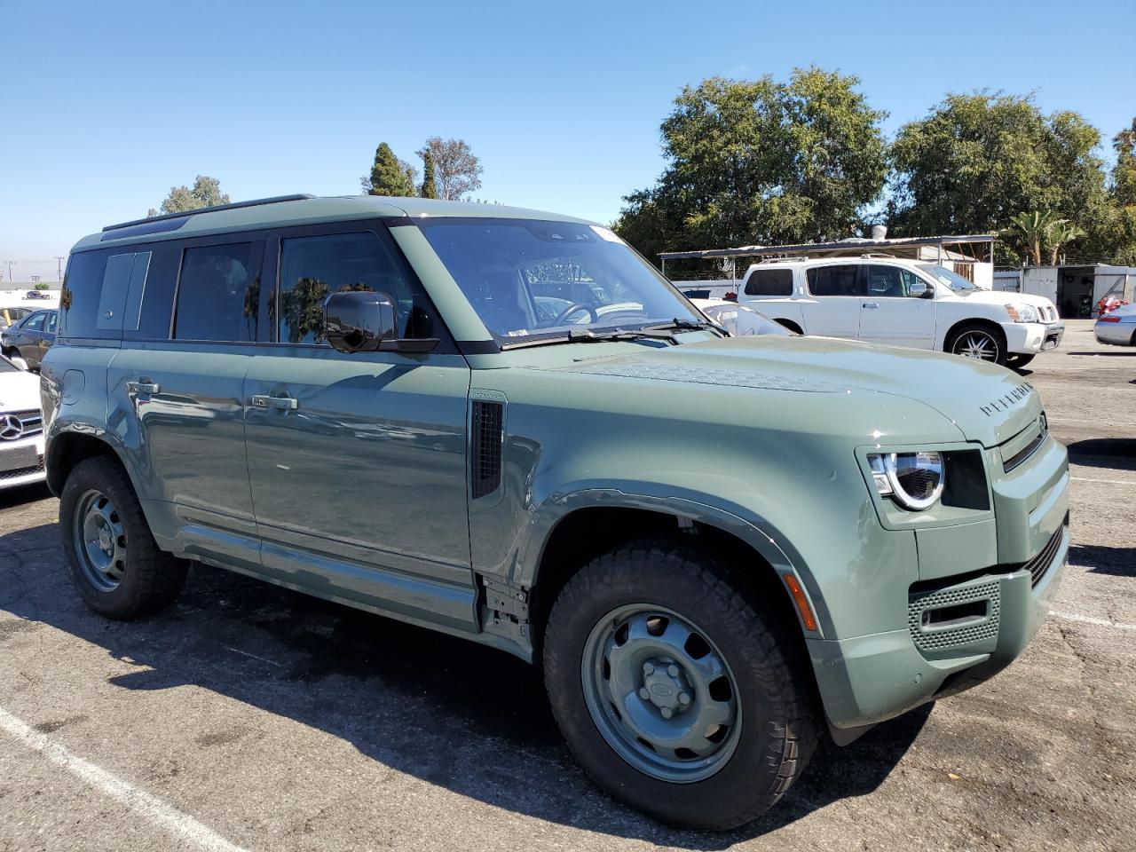 2022 LAND ROVER Defender