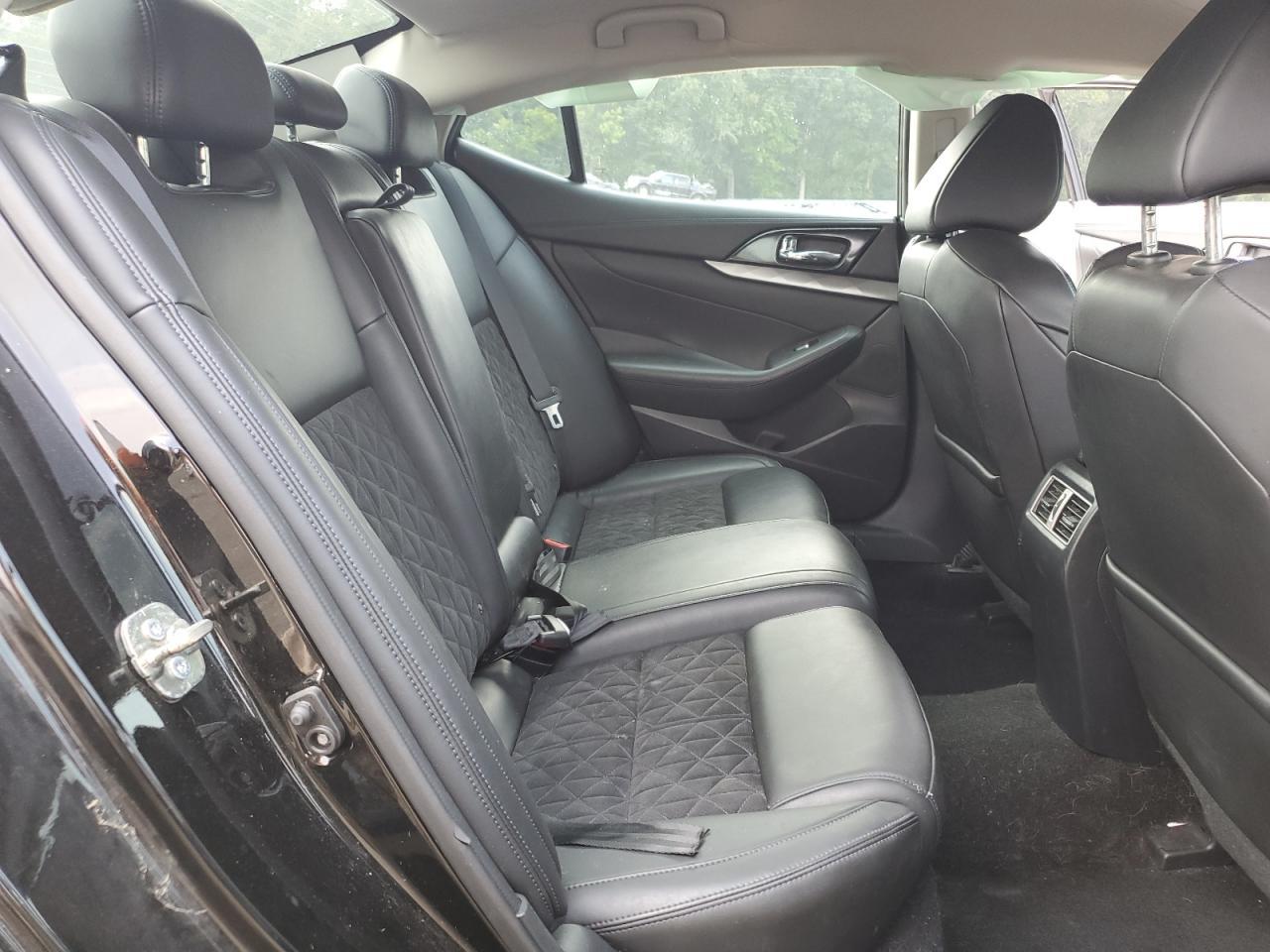 2017 NISSAN Maxima
