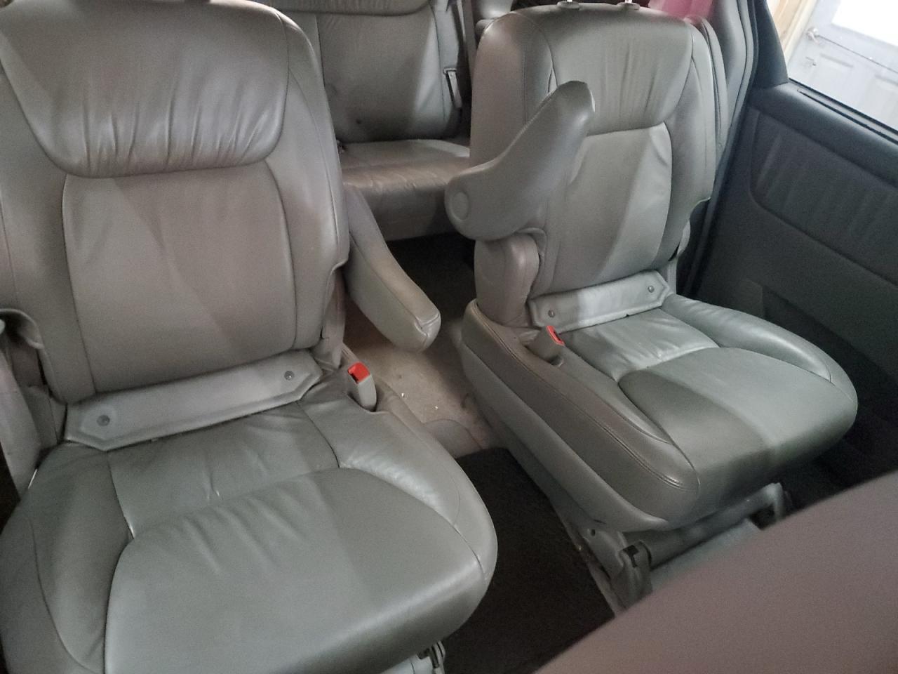 2010 TOYOTA SIENNA