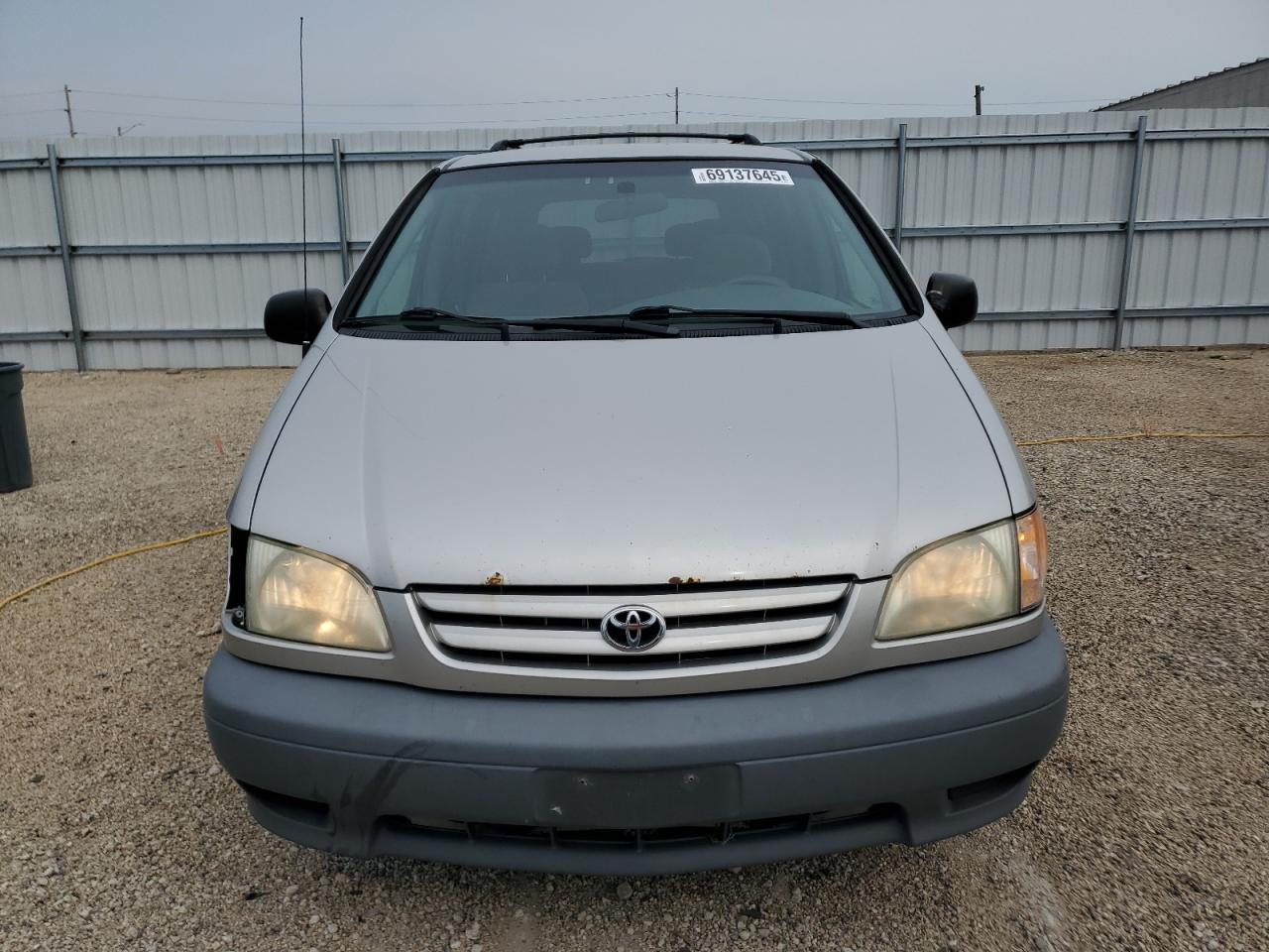 2002 TOYOTA SIENNA