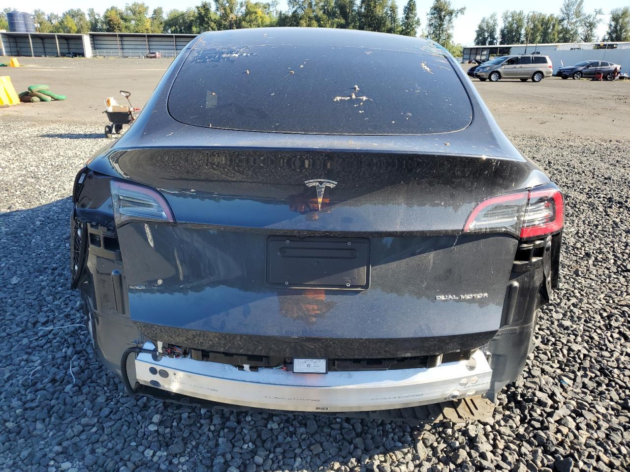 2025 TESLA MODEL Y