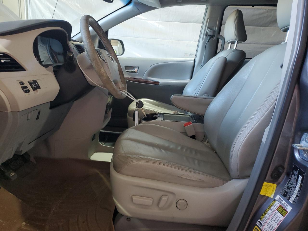 2012 TOYOTA SIENNA