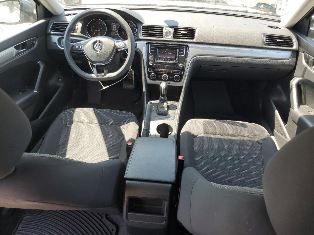 2016 VOLKSWAGEN Passat