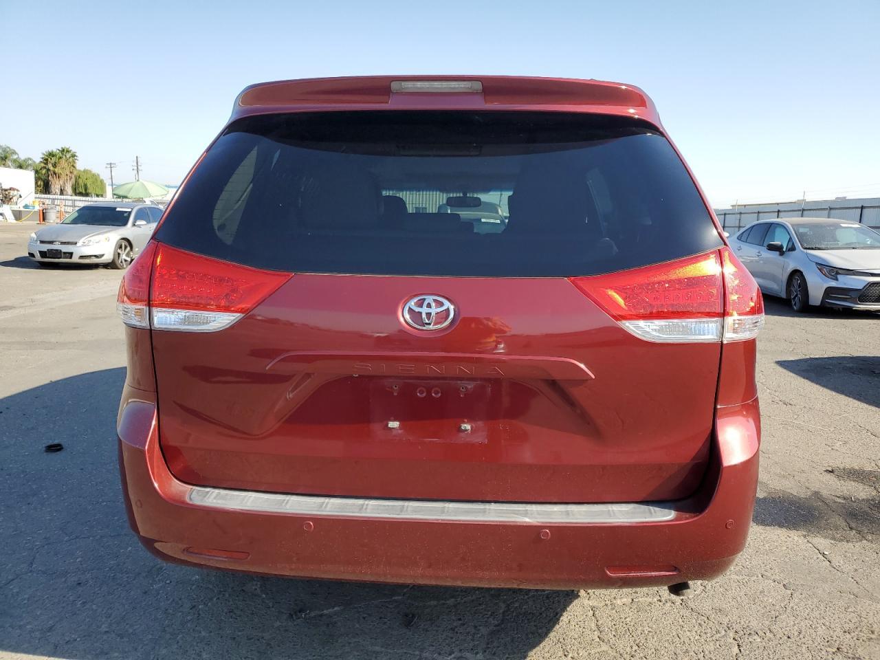 2013 TOYOTA SIENNA
