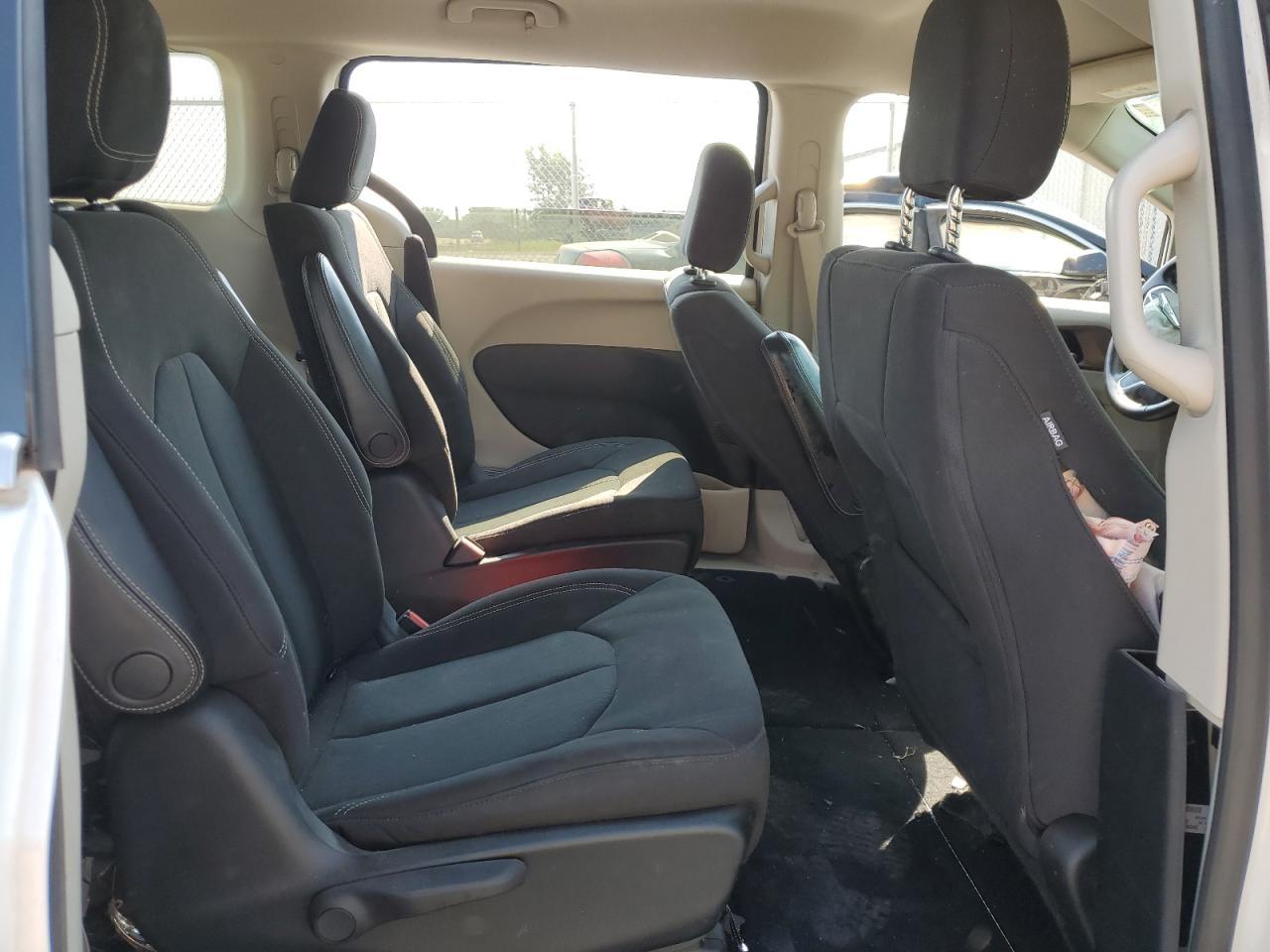 2020 CHRYSLER Voyager