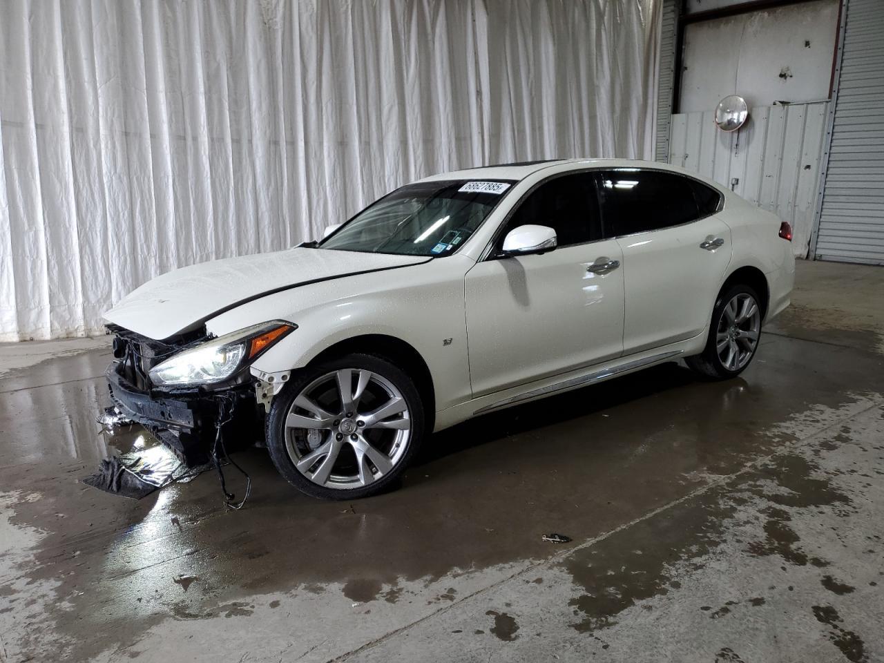 2016 INFINITI Q70
