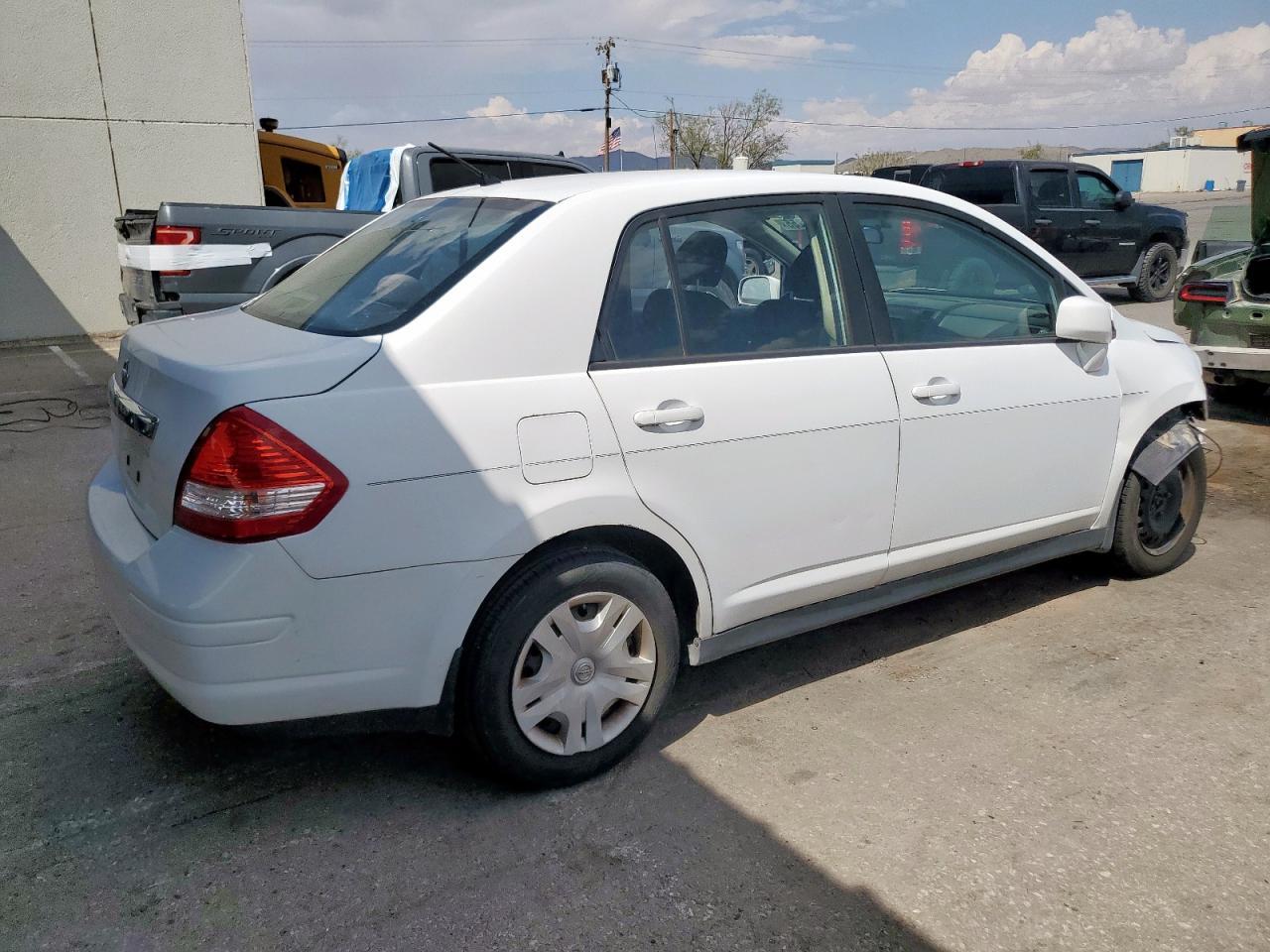 2011 NISSAN VERSA
